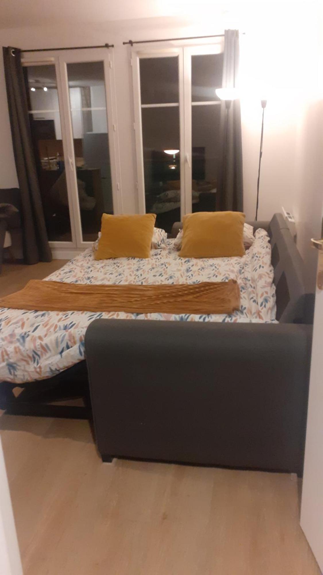Appartement Cosy Pres Du Rer شيسي المظهر الخارجي الصورة